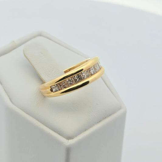 Ribbed Crossover Baguette Diamond Ring