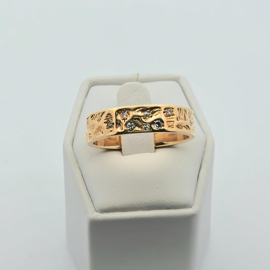 Vintage Bark-Textured Gold Ring with Diamond Accents