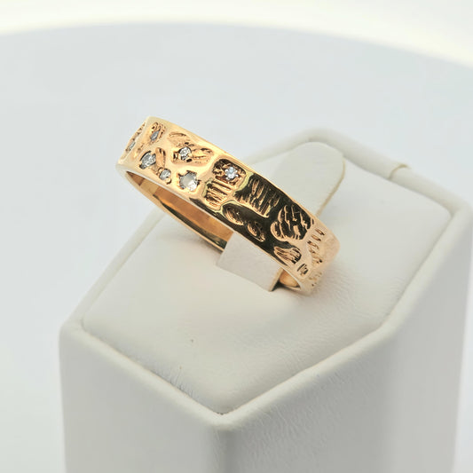 Vintage Bark-Textured Gold Ring with Diamond Accents